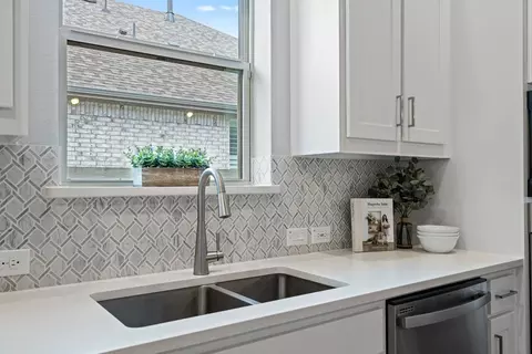 Kitchen - 1808 Stonewall Rd, Argyle, TX 76226 photo 5 of 8