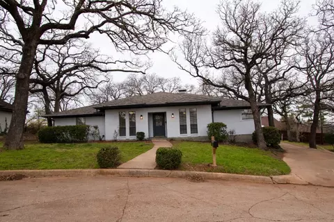 3 Greenbriar Ct, Trophy Club, TX 76262