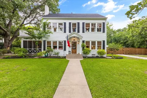310 W Denton St, Ennis, TX 75119