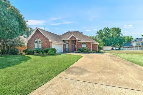 304 Forest Creek Dr, Sherman, TX 75092
