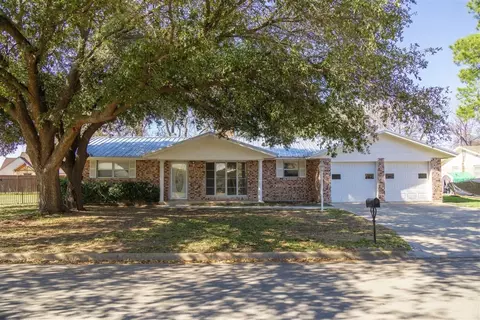 2303 16th St, Brownwood, TX 76801