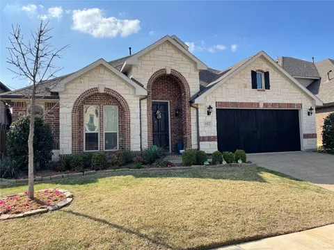 Exterior - 102 Millican Dr, Euless, TX 76040 photo 3 of 7