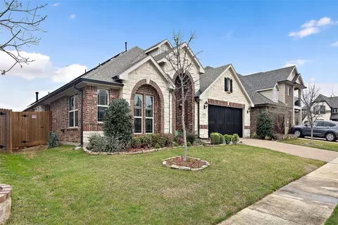 Exterior - 102 Millican Dr, Euless, TX 76040 photo 2 of 7