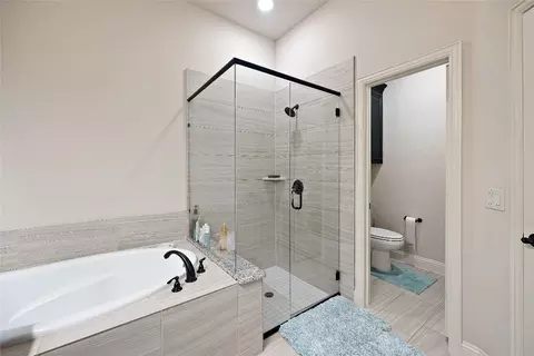 Bath - 102 Millican Dr, Euless, TX 76040 photo 4 of 4