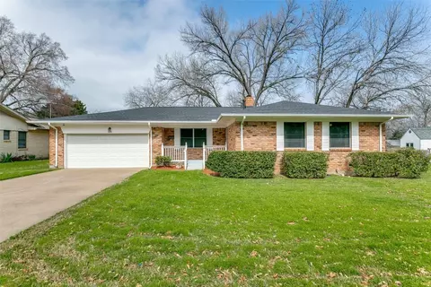 505 Temple Dr, Lewisville, TX 75057