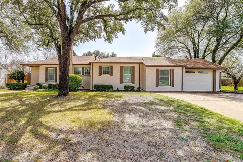 6391 Greenway Rd, Fort Worth, TX 76116