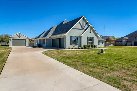 156 Star Point Ln, Weatherford, TX 76088