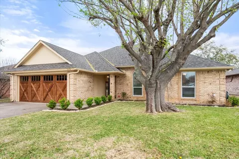 1112 Chapel Hill Dr, Mansfield, TX 76063