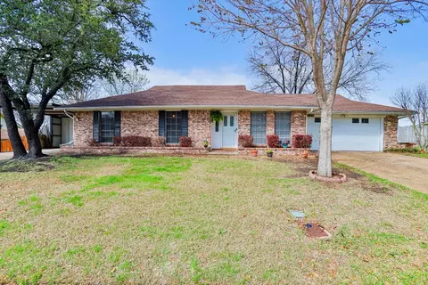 2890 Elsinor Dr, Fort Worth, TX 76116