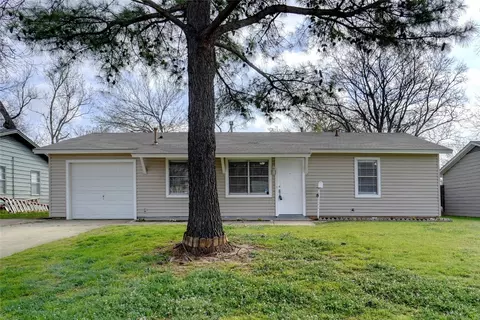 900 Aransas Dr, Euless, TX 76039