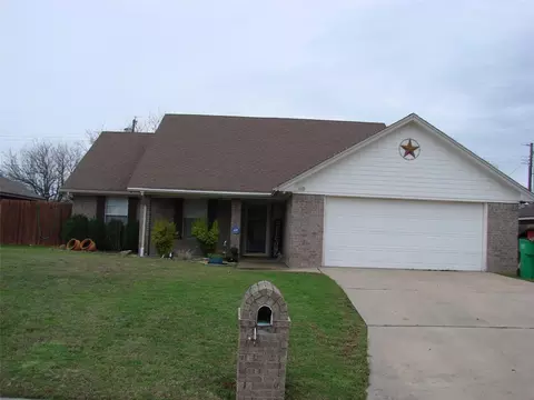 1110 Oxford Dr, Gainesville, TX 76240