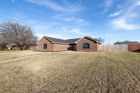1309 Irving St, Bowie, TX 76230