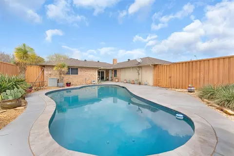 2116 Columbia Dr, Richardson, TX 75081