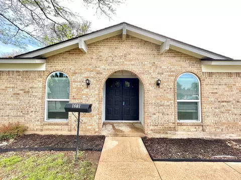 1601 Lagoona Ln, Edgecliff Village, TX 76134
