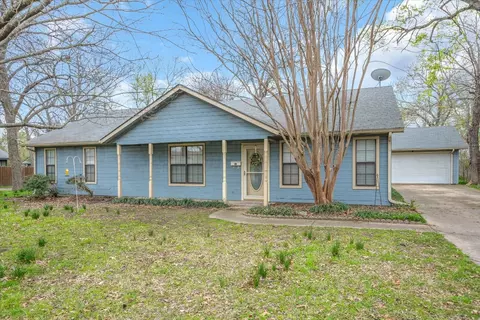 346 E James St, Wills Point, TX 75169