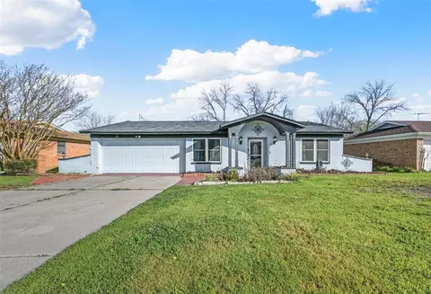 2116 York Dr, Edgecliff Village, TX 76134