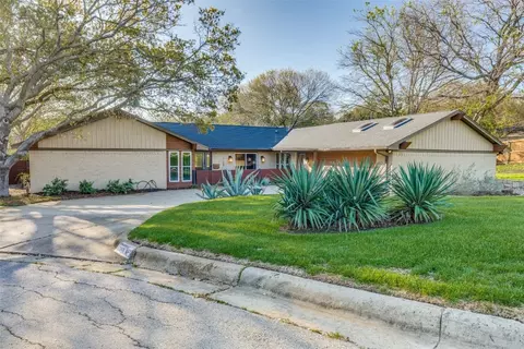 1605 Dakar Rd W, Fort Worth, TX 76116