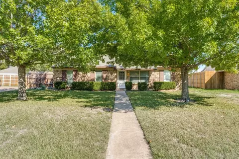 2166 Pueblo Dr, Garland, TX 75040