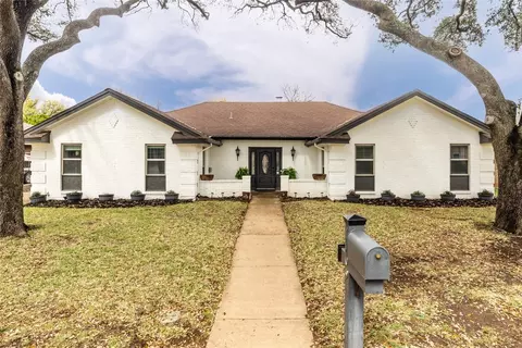 1009 De Pauw Dr, Arlington, TX 76012