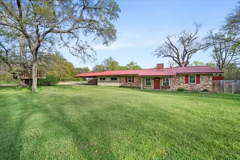 114 Lindy Lee Ln, Mabank, TX 75156