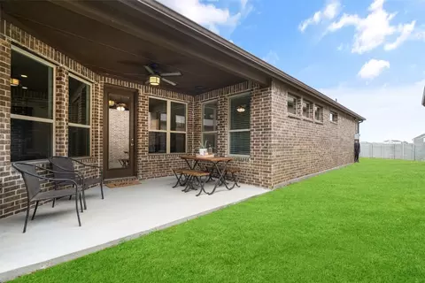 Exterior - 928 10th St, Argyle, TX 76226 photo 2 of 10