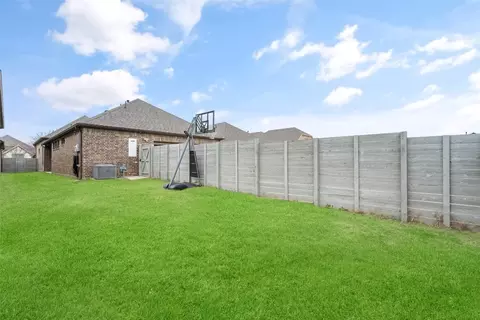 Exterior - 928 10th St, Argyle, TX 76226 photo 6 of 10