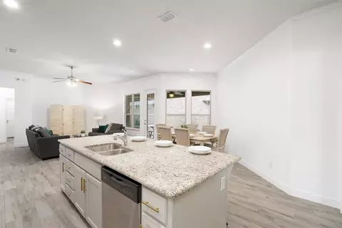Kitchen - 928 10th St, Argyle, TX 76226 photo 4 of 5