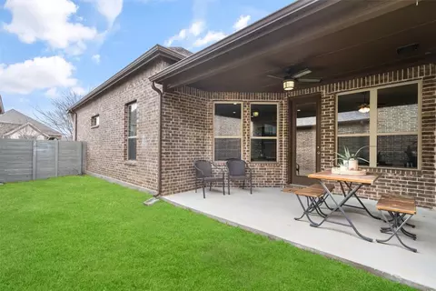 Exterior - 928 10th St, Argyle, TX 76226 photo 5 of 10
