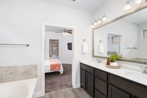 Bath - 928 10th St, Argyle, TX 76226 photo 4 of 4