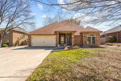 116 NE Mcalister Rd, Burleson, TX 76028