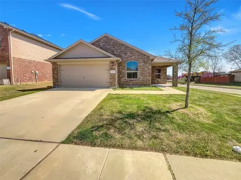 8308 Windsor Forest Dr, Fort Worth, TX 76120