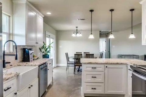 Kitchen - 1630 E Cherry Ct, Cleburne, TX 76031 photo 4 of 5