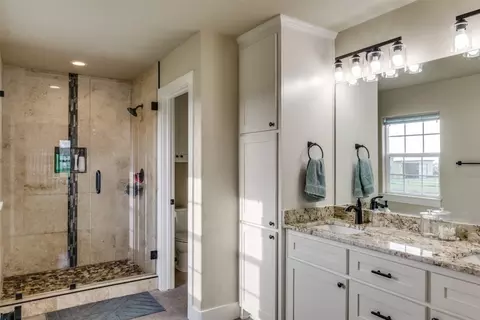 Bath - 1630 E Cherry Ct, Cleburne, TX 76031 photo 2 of 3