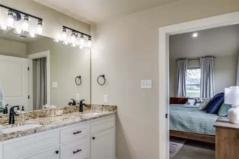 Bath - 1630 E Cherry Ct, Cleburne, TX 76031 photo 1 of 3