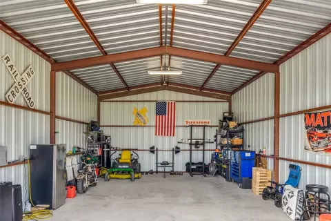 Exterior - 1630 E Cherry Ct, Cleburne, TX 76031 photo 4 of 7