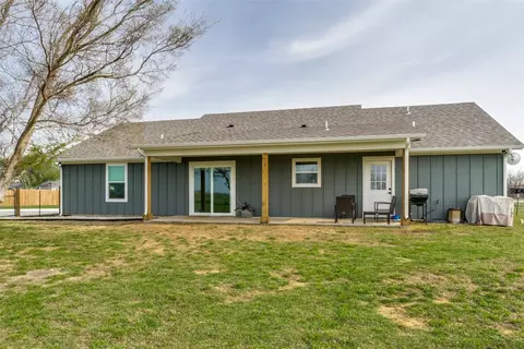 Exterior - 1630 E Cherry Ct, Cleburne, TX 76031 photo 7 of 7