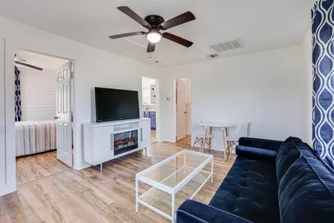 320 S Bowie Dr, Weatherford, TX 76086
