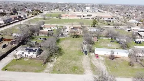 1818 Ranch Rd, Grand Prairie, TX 75052