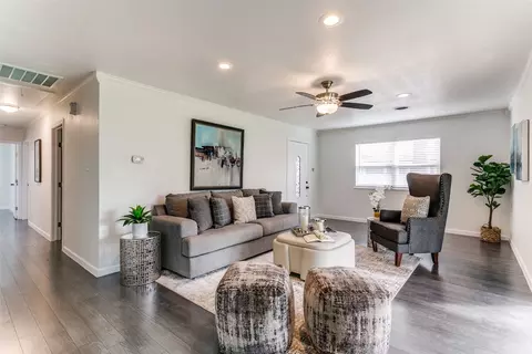 621 Pickett St, Lewisville, TX 75057