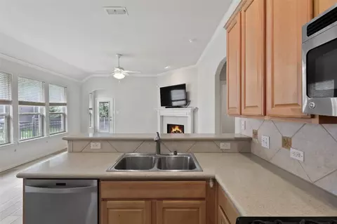 Kitchen - 560 Sheldon Rd, Argyle, TX 76226 photo 3 of 4