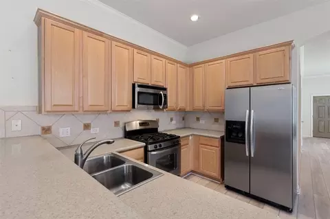 Kitchen - 560 Sheldon Rd, Argyle, TX 76226 photo 2 of 4
