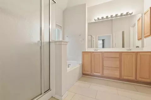 Bath - 560 Sheldon Rd, Argyle, TX 76226 photo 1 of 3