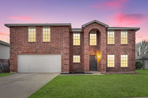 223 Queen Annes Dr, Burleson, TX 76028