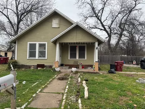 620 W 12th St, Bonham, TX 75418