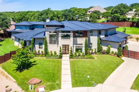 917 Crown Ct, Burleson, TX 76028