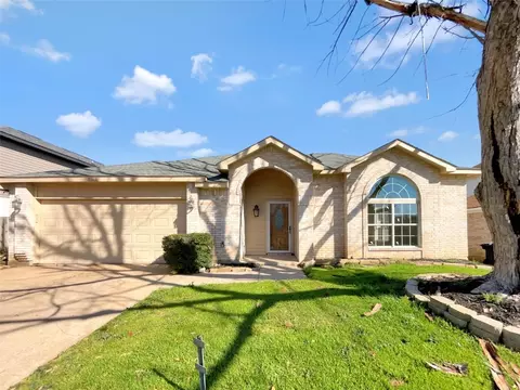 3212 Forest Creek Dr, Fort Worth, TX 76123