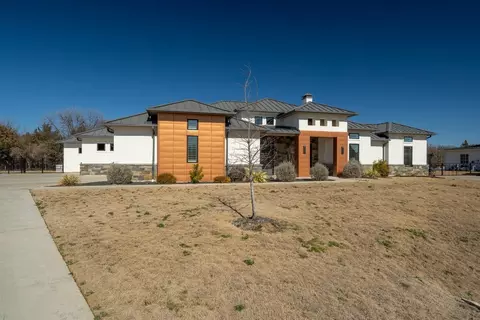 224 Kate Ct, Lantana, TX 76226