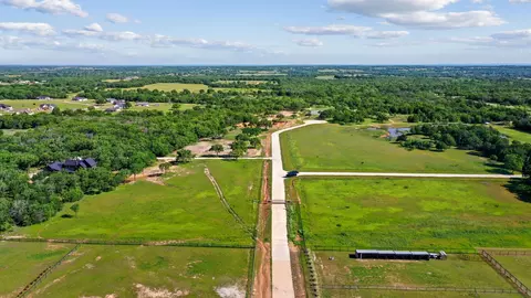 8009 Oak Grove Ct, Poolville, TX 76487