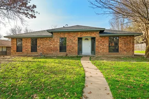 113 Colonel Dr, Garland, TX 75043