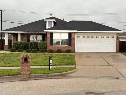 501 Fossil Hill Dr, Arlington, TX 76002